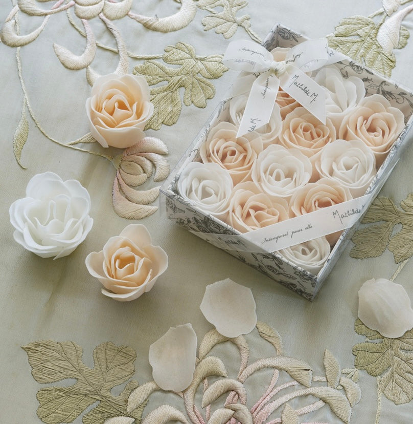 Cofre 12 rosas de jabón con aroma a rosa 🌹