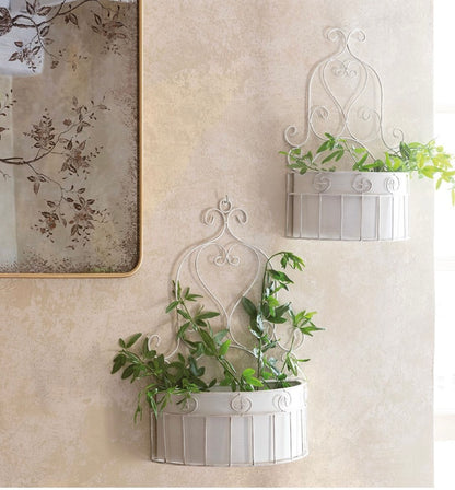 Macetero de pared en metal blanco