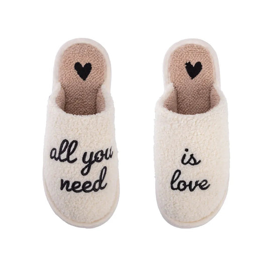 Zapatillas “All you need is love” 🖤